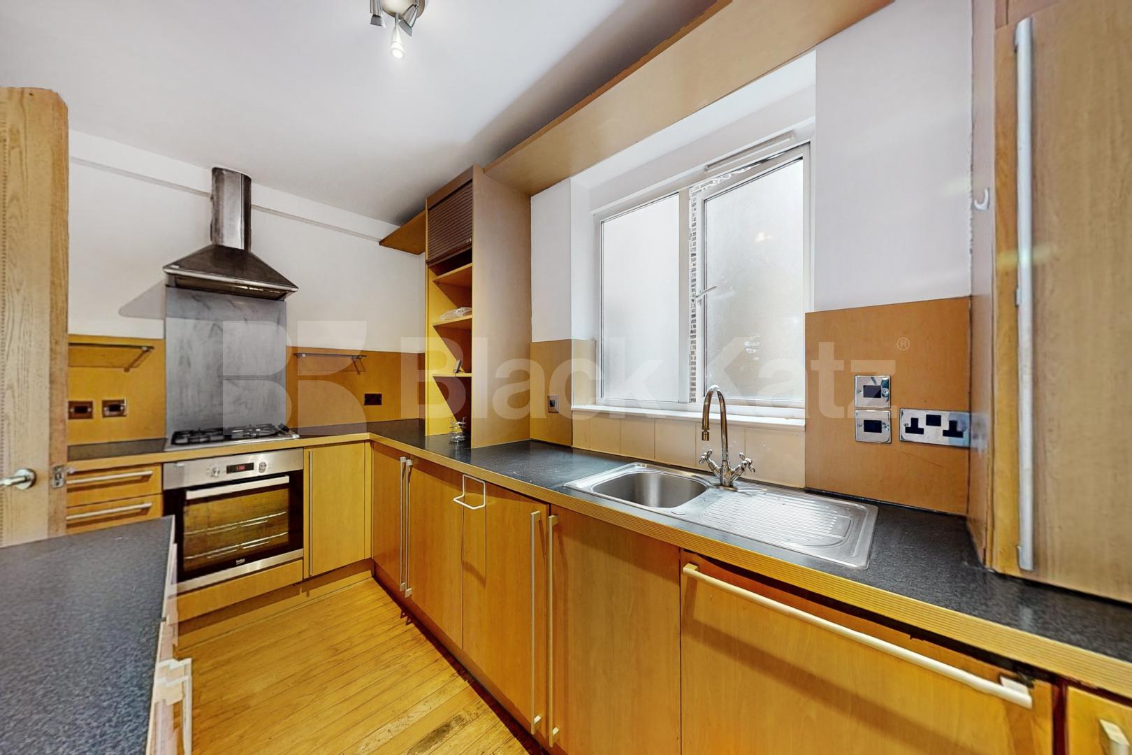 Freshly repainted throughout, wooden floors & superbly located   Newington Causeway, Borough