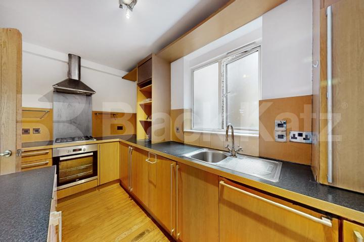 Freshly repainted throughout, wooden floors & superbly located   Newington Causeway, Borough