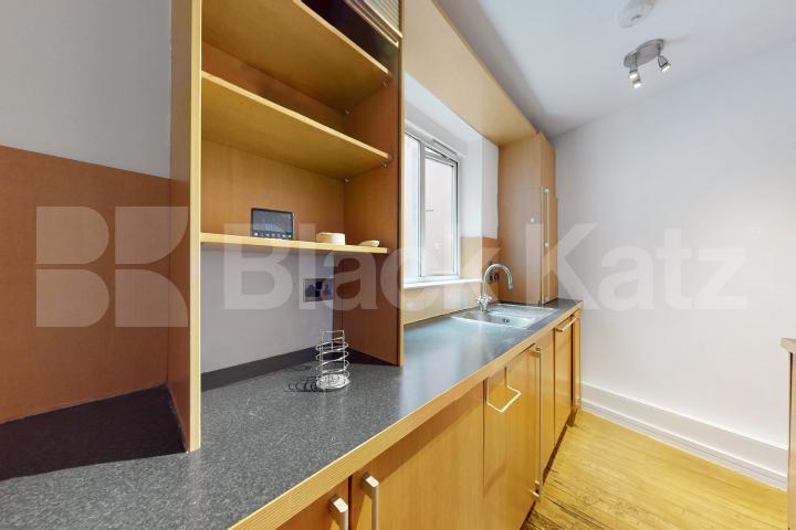Freshly repainted throughout, wooden floors & superbly located   Newington Causeway, Borough