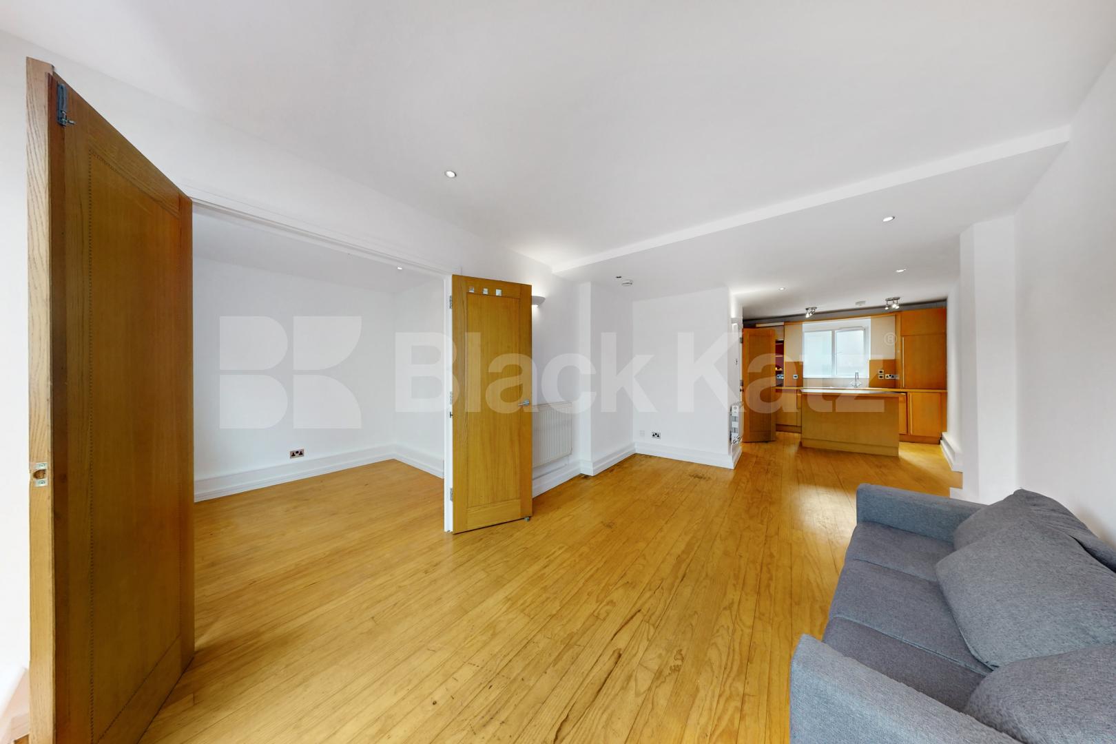 Freshly repainted throughout, wooden floors & superbly located   Newington Causeway, Borough