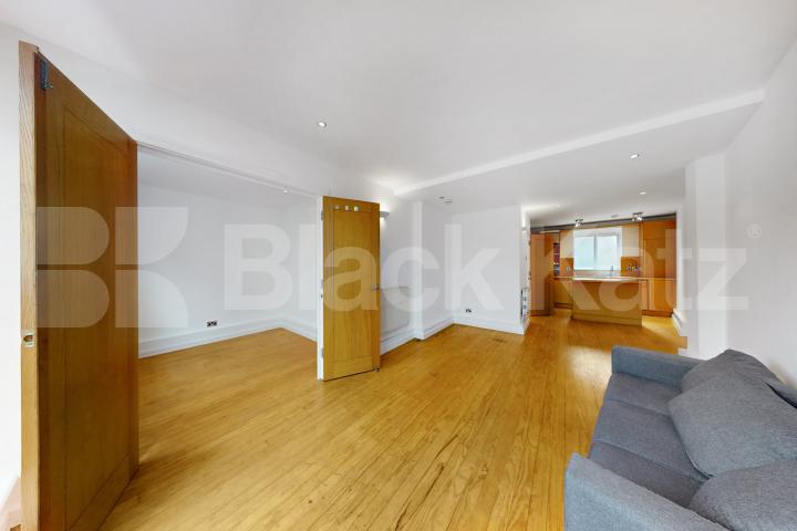 Freshly repainted throughout, wooden floors & superbly located   Newington Causeway, Borough