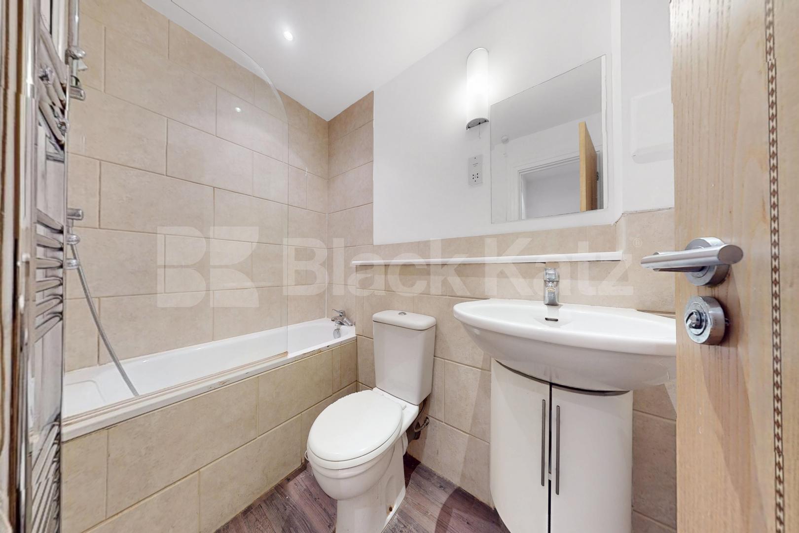 Freshly repainted throughout, wooden floors & superbly located   Newington Causeway, Borough