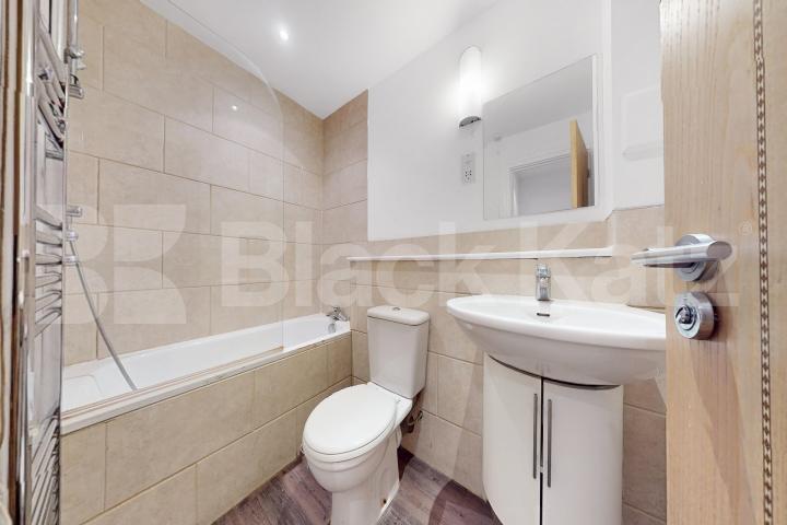 Freshly repainted throughout, wooden floors & superbly located   Newington Causeway, Borough
