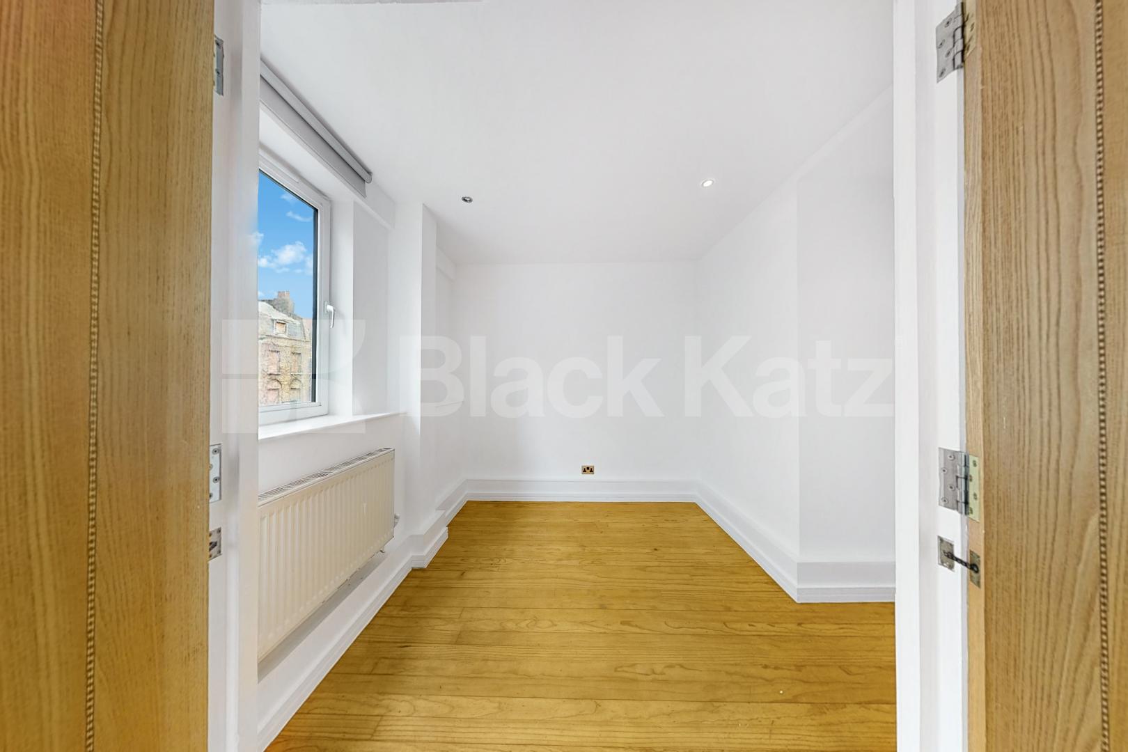 Freshly repainted throughout, wooden floors & superbly located   Newington Causeway, Borough