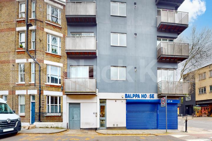 Freshly repainted throughout, wooden floors & superbly located   Newington Causeway, Borough