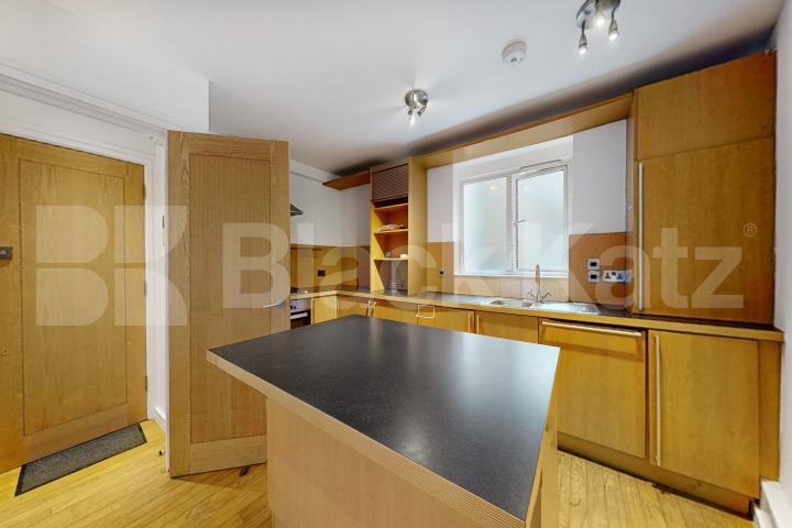 Freshly repainted throughout, wooden floors & superbly located   Newington Causeway, Borough