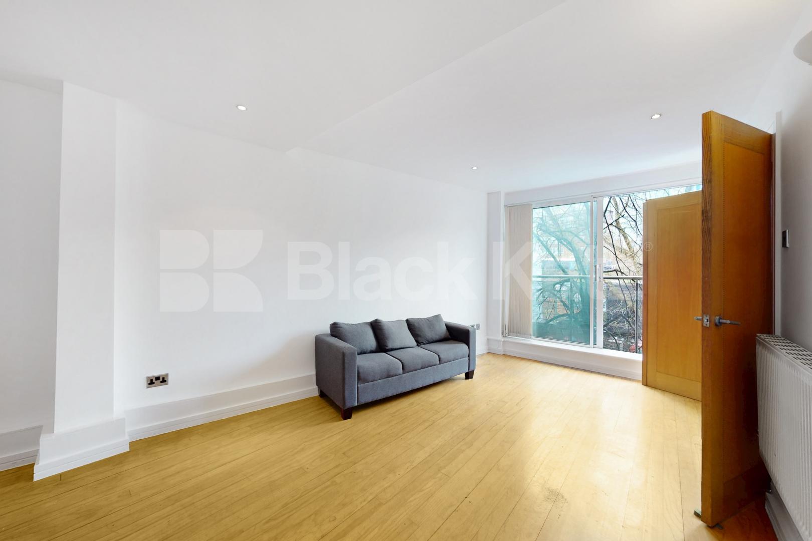 Freshly repainted throughout, wooden floors & superbly located   Newington Causeway, Borough