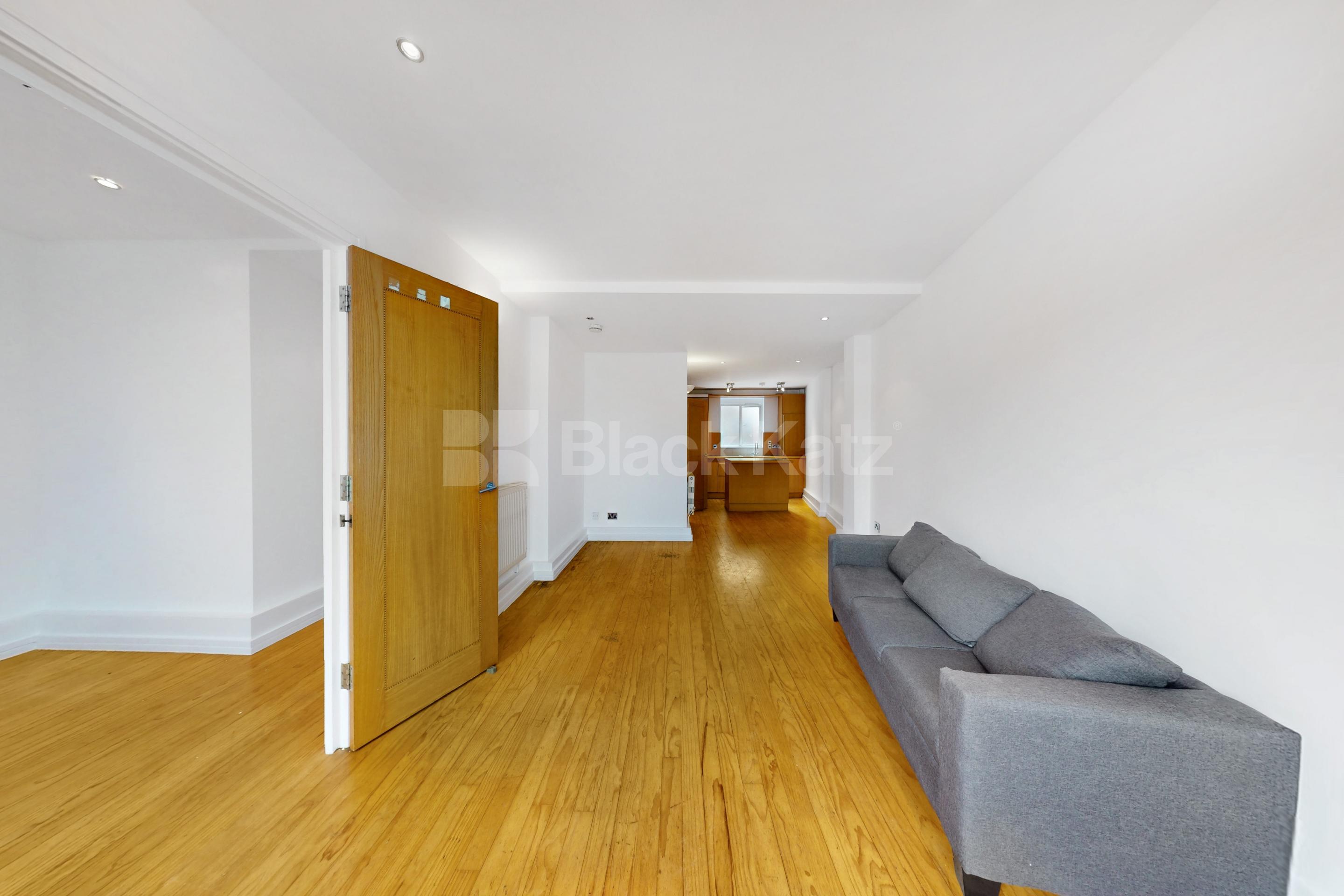 Freshly repainted throughout, wooden floors & superbly located   Newington Causeway, Borough SE1