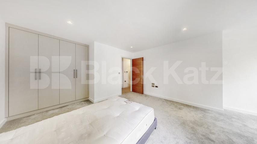 Stunning One Bedroom Apartment in Exclusive Keskidee Development, N1 Gifford Street , Kings Cross