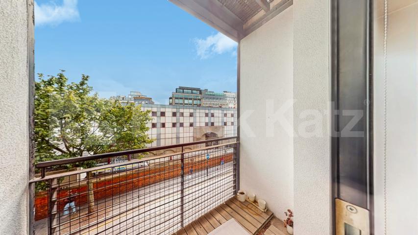 located by farringdon station a 1 bedroom apartment within a new build Turnmill Street, Farringdon 