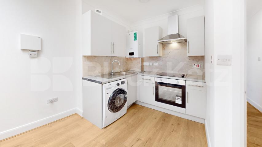 Newly refurbished two bed mins to Queens Park tube and shops Kilburn Lane, Queens Park / Maida Vale