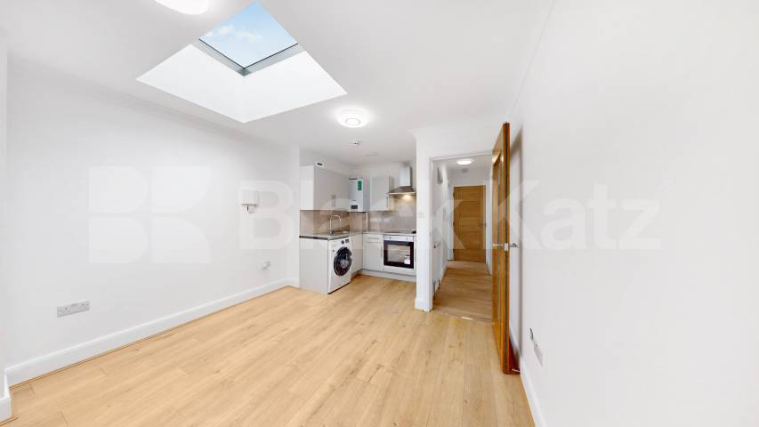 Newly refurbished two bed mins to Queens Park tube and shops Kilburn Lane, Queens Park / Maida Vale