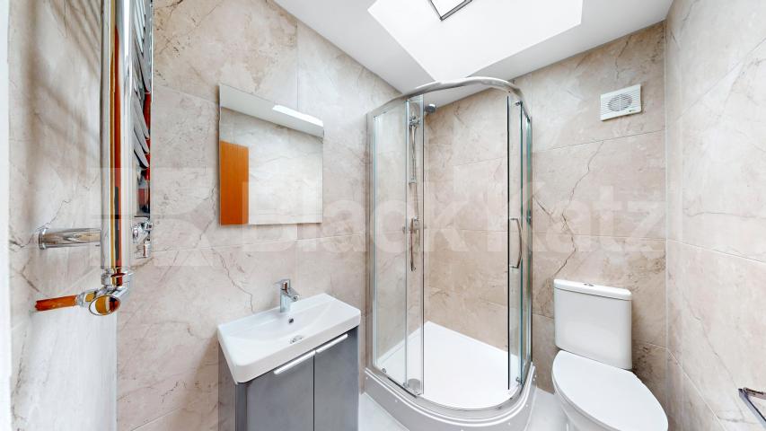 Newly refurbished two bed mins to Queens Park tube and shops Kilburn Lane, Queens Park / Maida Vale