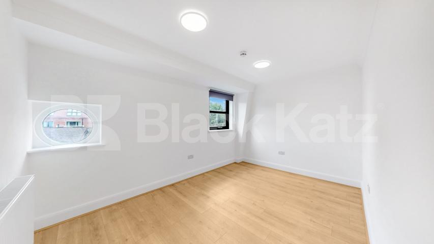 Newly refurbished two bed mins to Queens Park tube and shops Kilburn Lane, Queens Park / Maida Vale