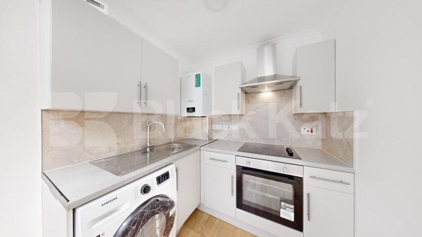 Newly refurbished two bed mins to Queens Park tube and shops Kilburn Lane, Queens Park / Maida Vale