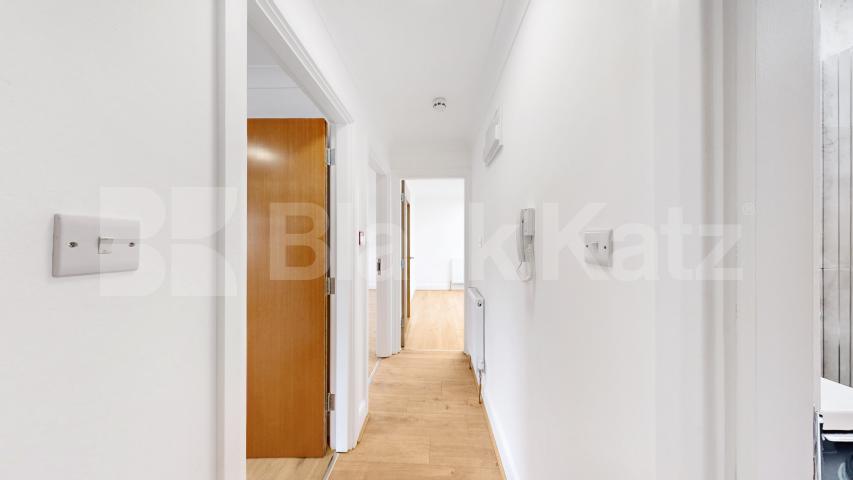 Newly refurbished two bed mins to Queens Park tube and shops Kilburn Lane, Queens Park / Maida Vale