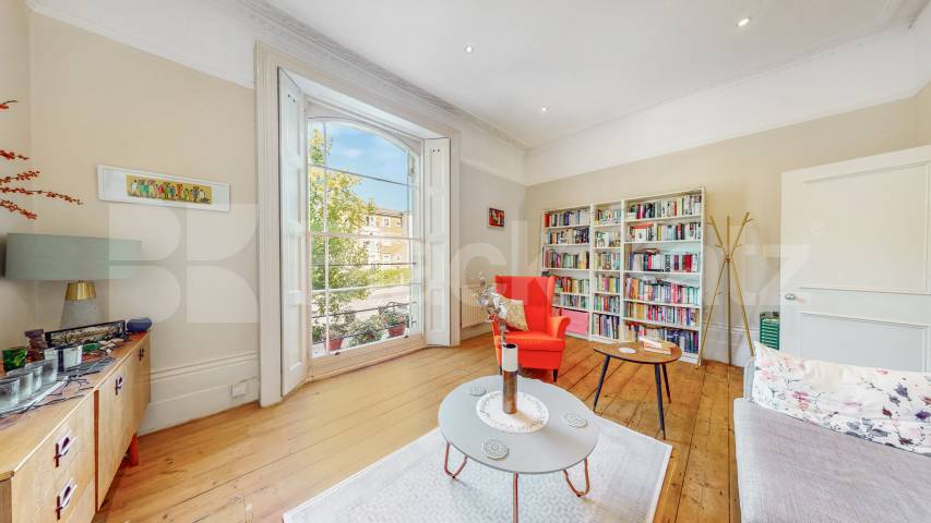 Stunning one bed set within a period house with high ceilings & wood floors! Camden Road, Camden