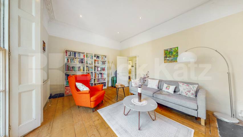 Fantastic two bed set within a period house with high ceilings & wood floors! Camden Road, Camden