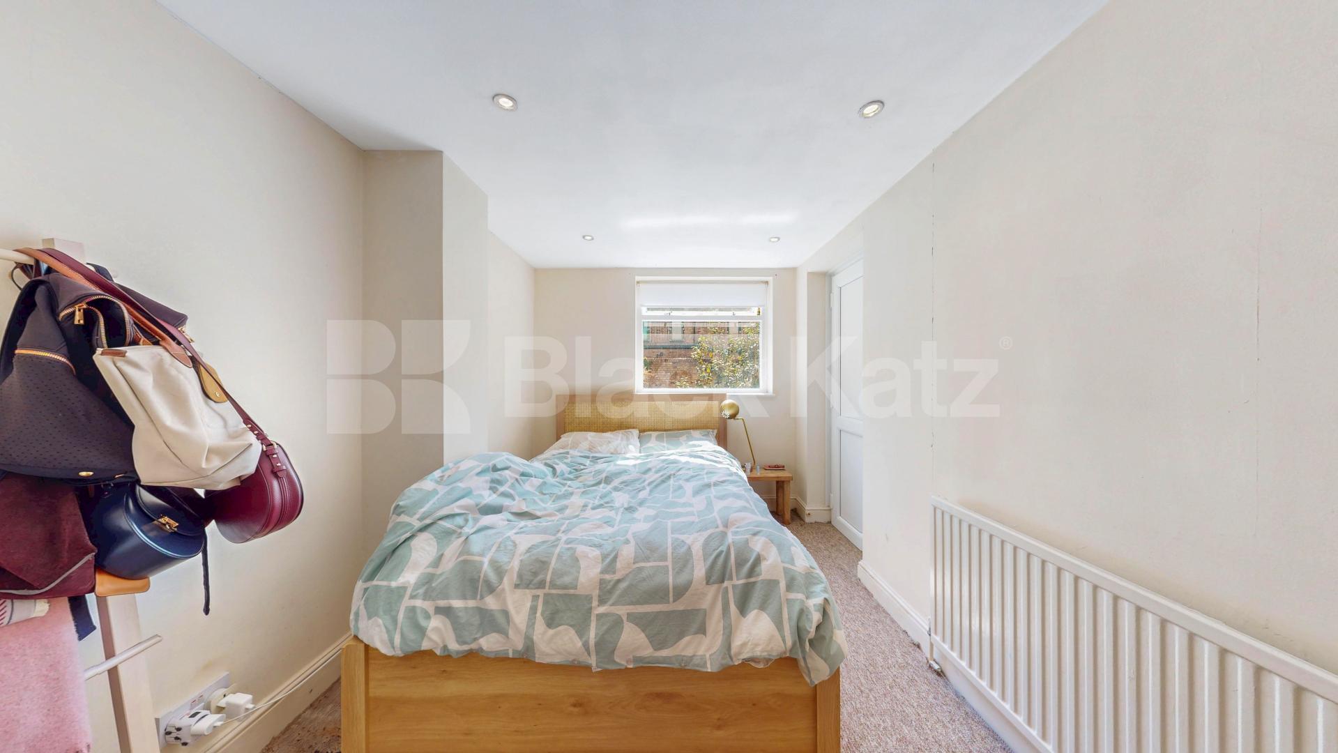 Fantastic two bed set within a period house with high ceilings & wood floors! Camden Road, Camden