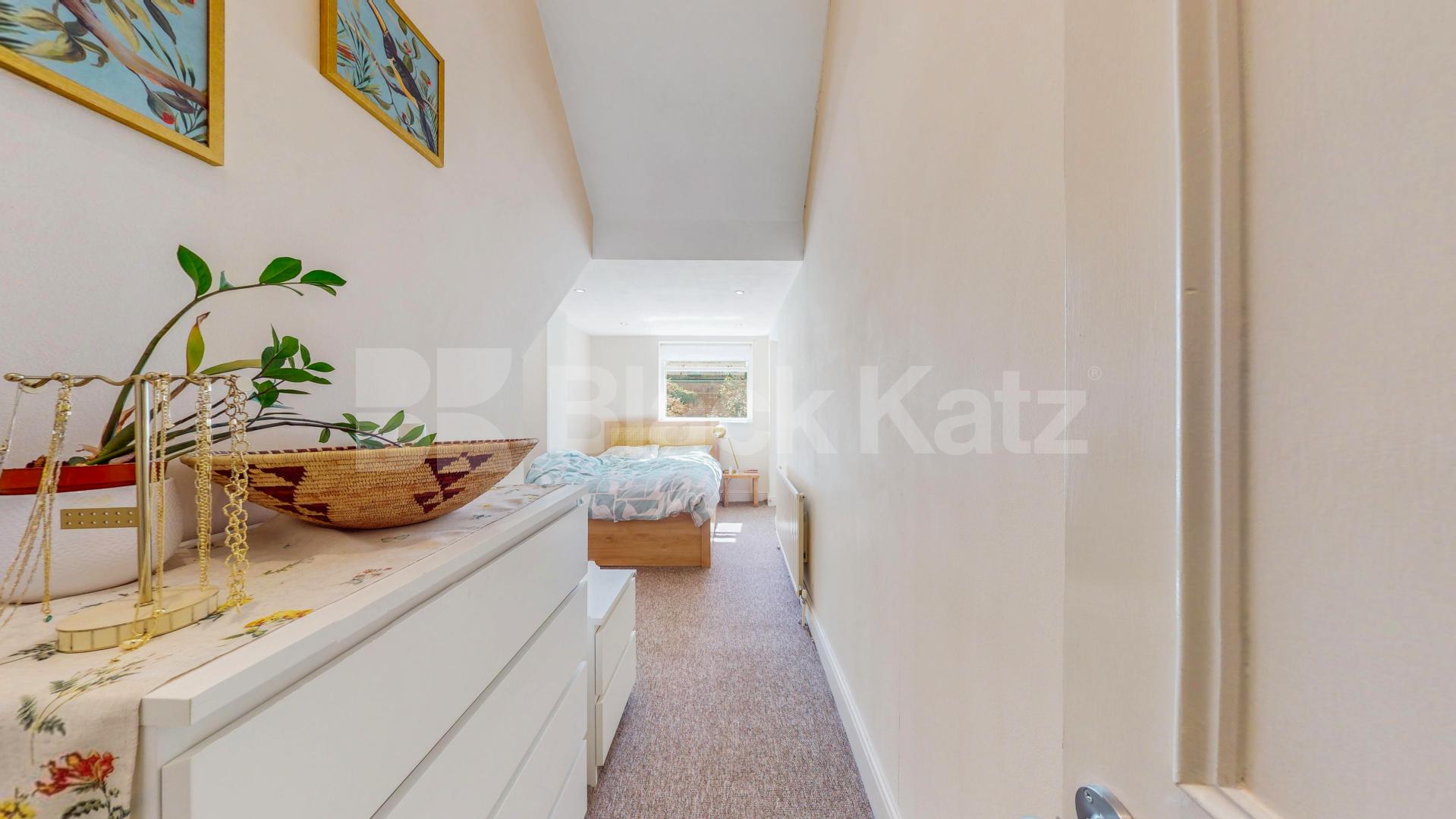 Fantastic two bed set within a period house with high ceilings & wood floors! Camden Road, Camden