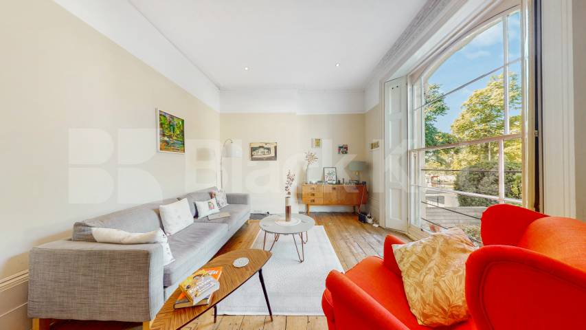 Fantastic two bed set within a period house with high ceilings & wood floors! Camden Road, Camden