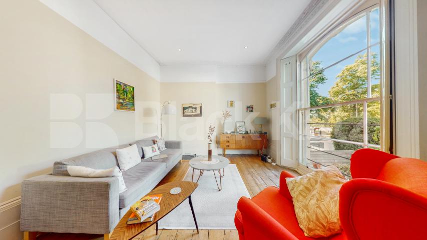 Fantastic two bed set within a period house with high ceilings & wood floors! Camden Road, Camden