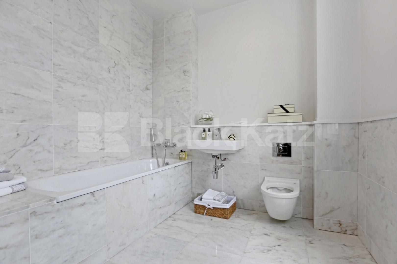 Modern recently refurbished two bed in fitzrovia minutes to ucl,uch and tube!   Goodge Street, Fitzrovia