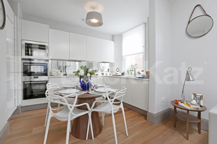 			LUXURY 2 BED IN FITZROVIA!, 2 Bedroom, 1 bath, 1 reception Flat			 Goodge Street, FITZROVIA