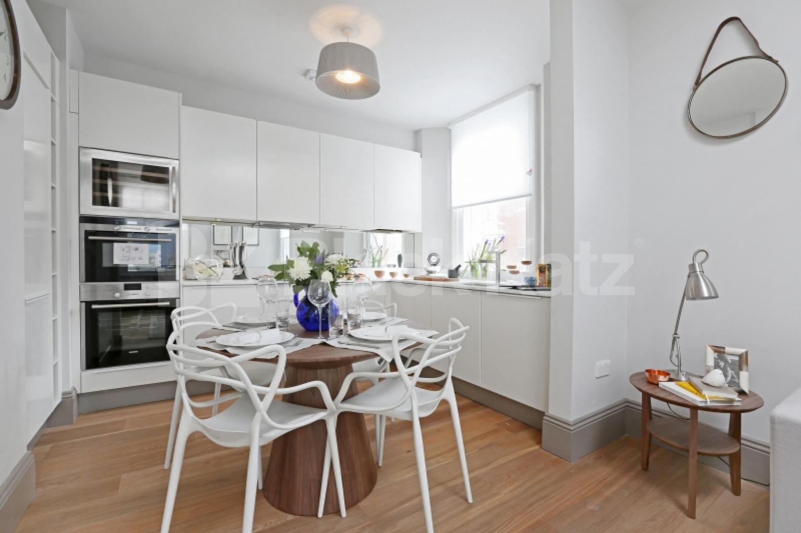 Modern recently refurbished two bed in fitzrovia minutes to ucl,uch and tube!   Goodge Street, Fitzrovia