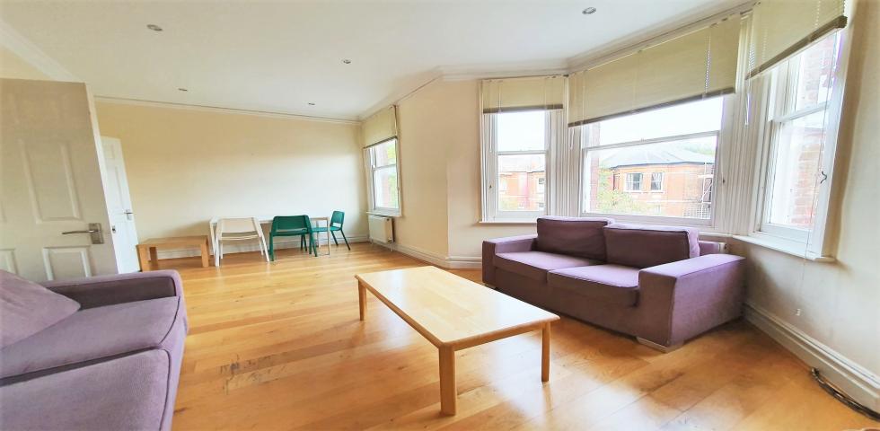 			3 Bedroom, 1 bath, 1 reception Flat			 Ebbsfleet Road , KILBURN