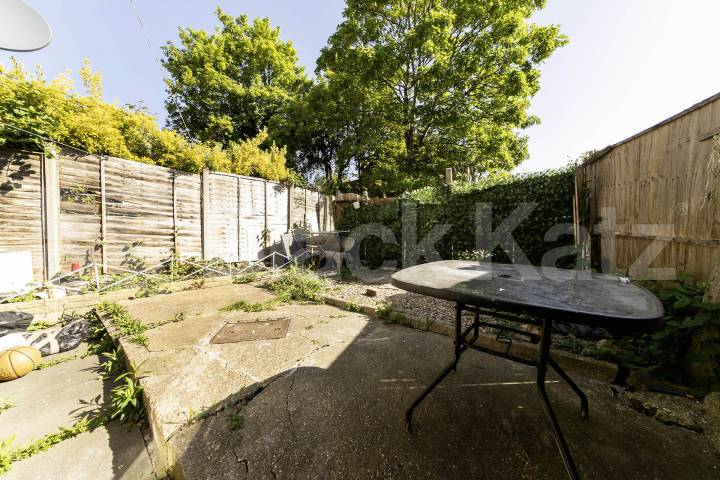 Furnished or Unfurnished / Suitable for Sharers or a Family Claremont Road, London, NW2,  London