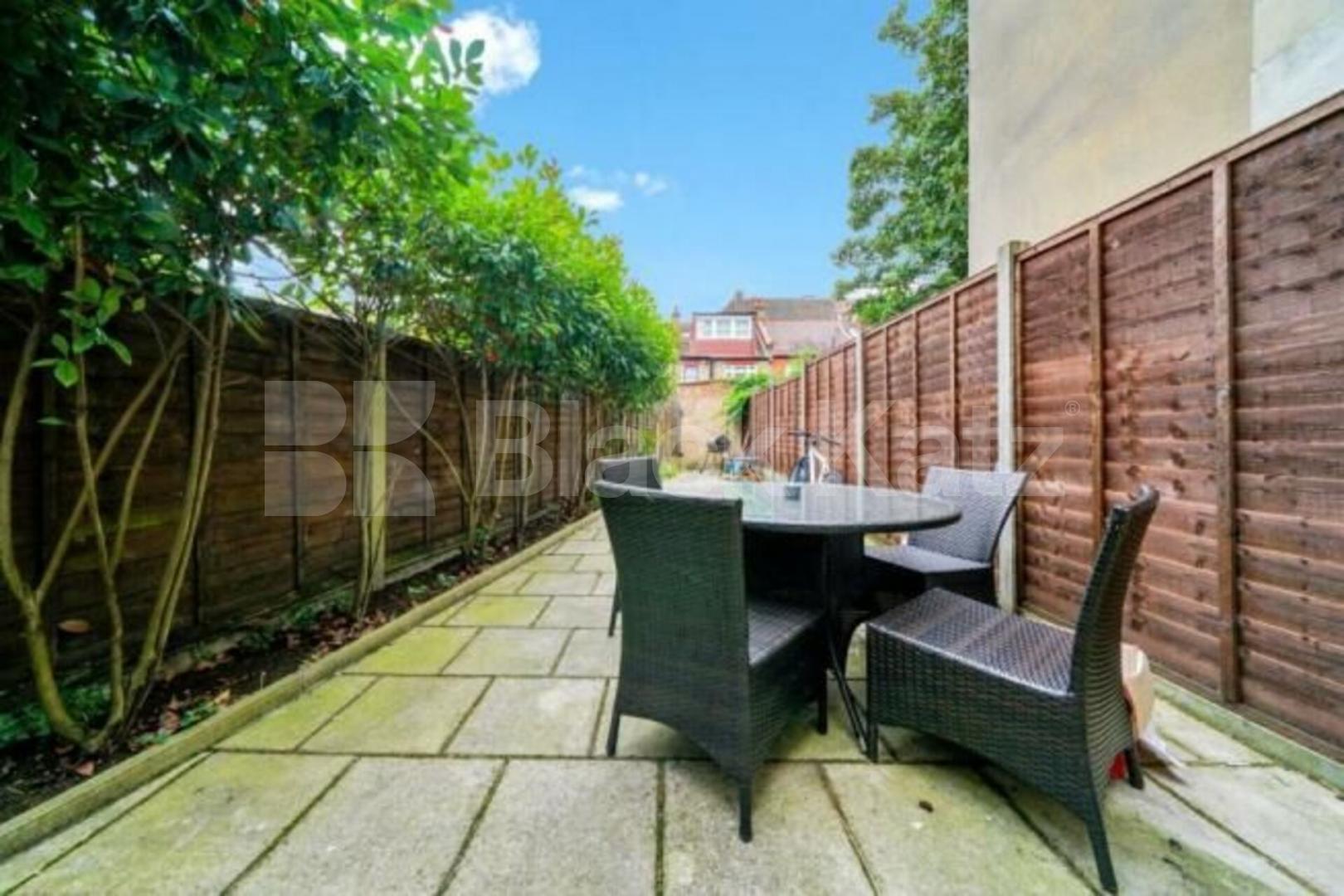 Gas, electricity & water included this property is ideal for 3 Sharers.  Caledonian Road, Islington