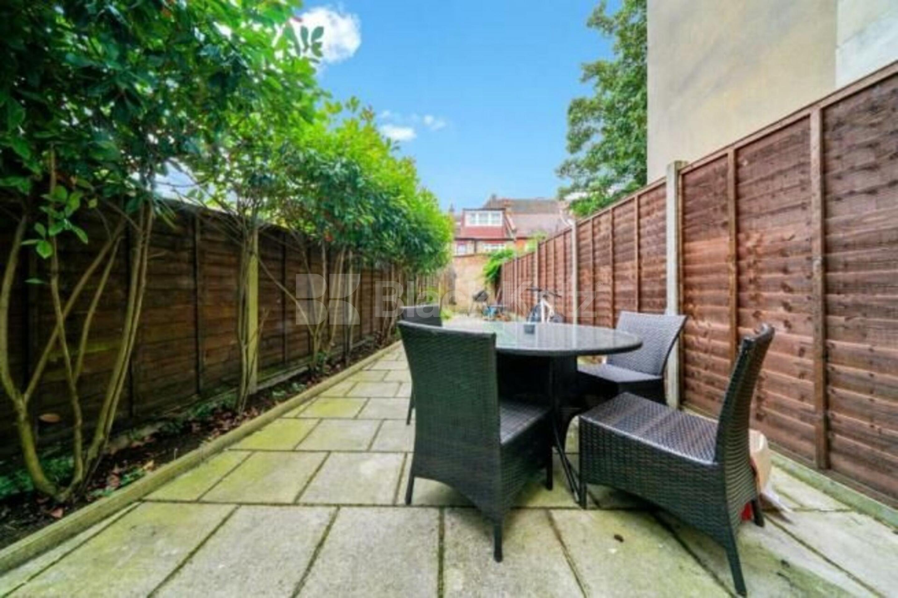 Gas, electricity & water included this property is ideal for 3 Sharers.  Caledonian Road, Islington N7