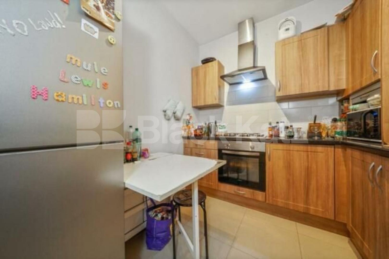 Gas, electricity & water included this property is ideal for 3 Sharers.  Caledonian Road, Islington