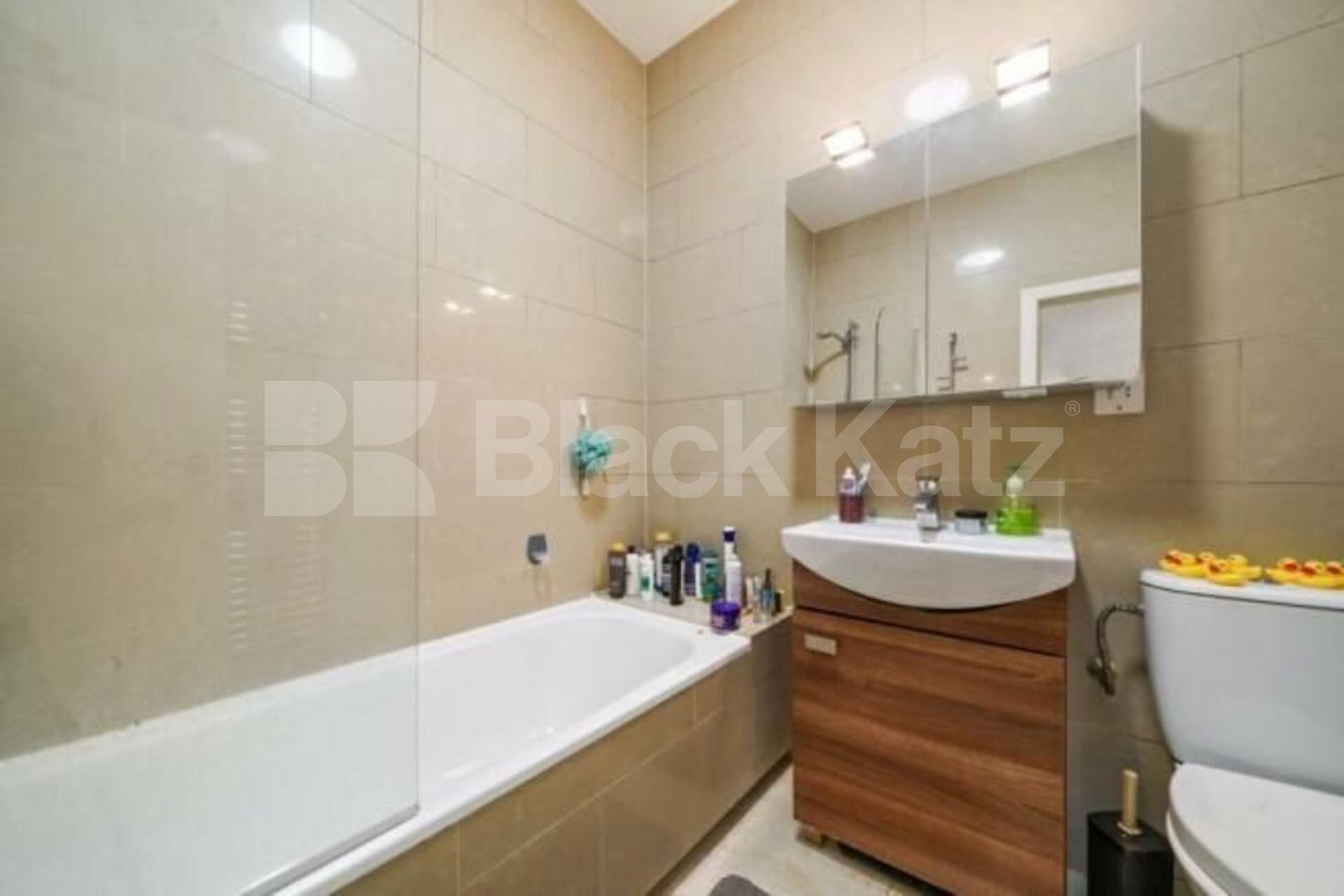 Gas, electricity & water included this property is ideal for 3 Sharers.  Caledonian Road, Islington