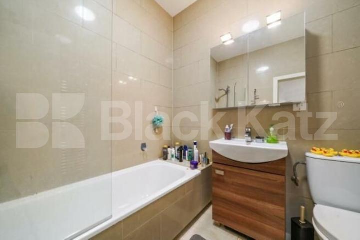 Gas, electricity & water included this property is ideal for 3 Sharers.  Caledonian Road, Islington