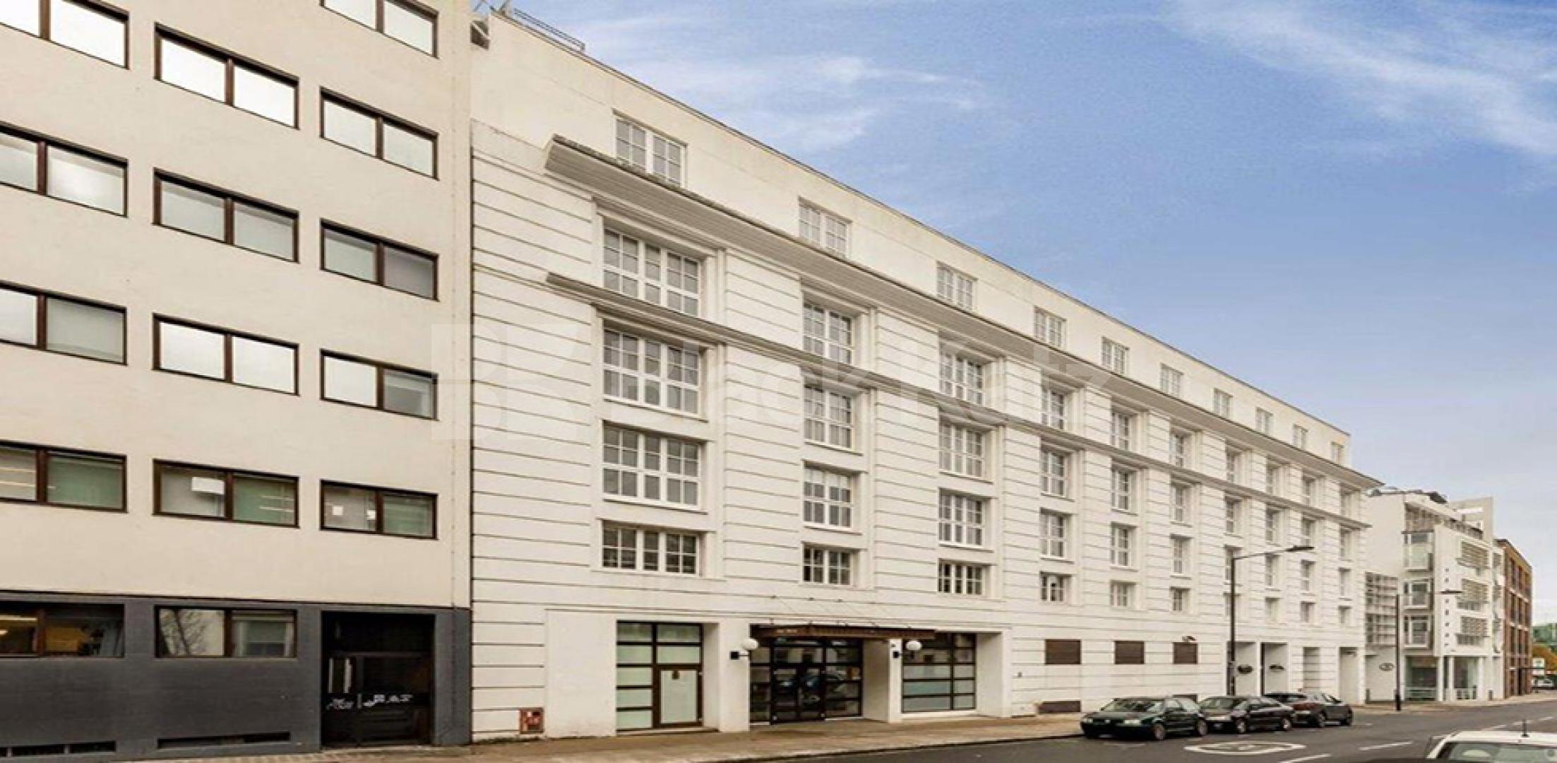 Natural light throughout 2 Bedroom, Furnished Flat in Gilbey House