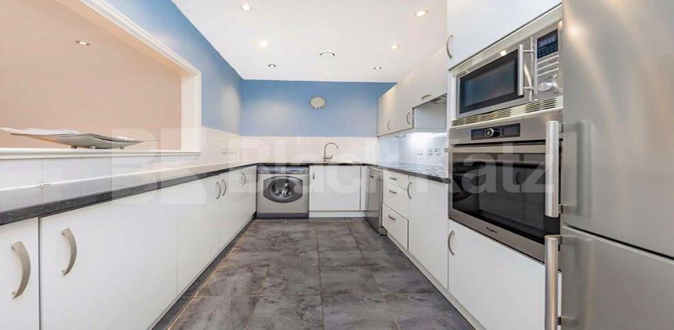 			2 BED 2 BATH & MINS TO TUBE!, 2 Bedroom, 2 bath, 1 reception Flat			 Gilbey House, Jamestown Road, CAMDEN TOWN