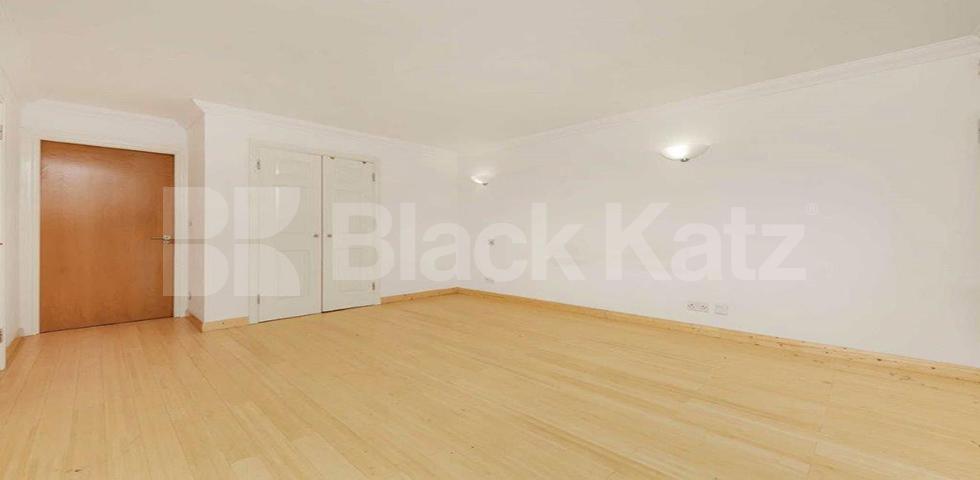 			2 BED 2 BATH & MINS TO TUBE!, 2 Bedroom, 2 bath, 1 reception Flat			 Gilbey House, Jamestown Road, CAMDEN TOWN