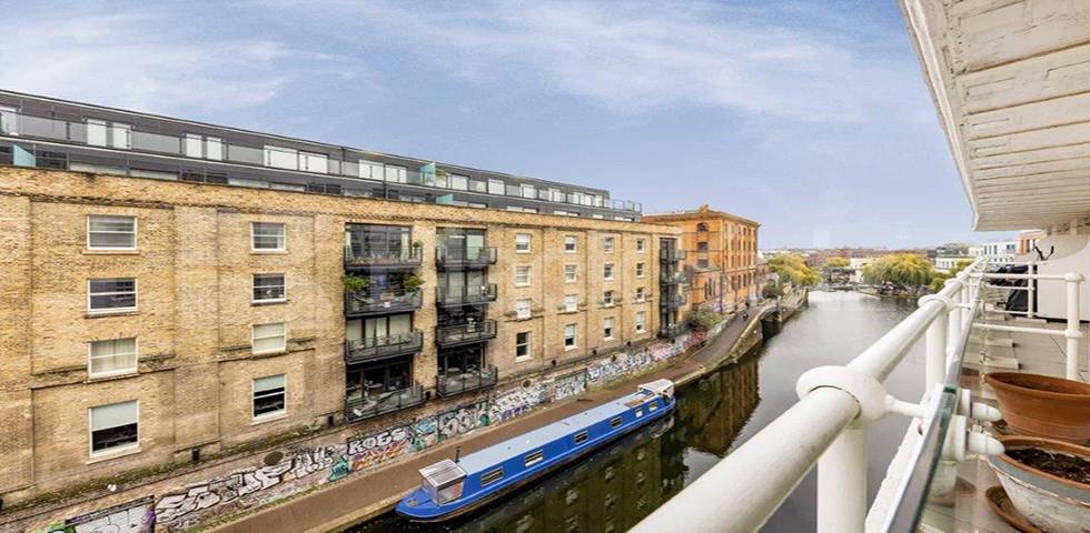 			2 BED 2 BATH & MINS TO TUBE!, 2 Bedroom, 2 bath, 1 reception Flat			 Gilbey House, Jamestown Road, CAMDEN TOWN