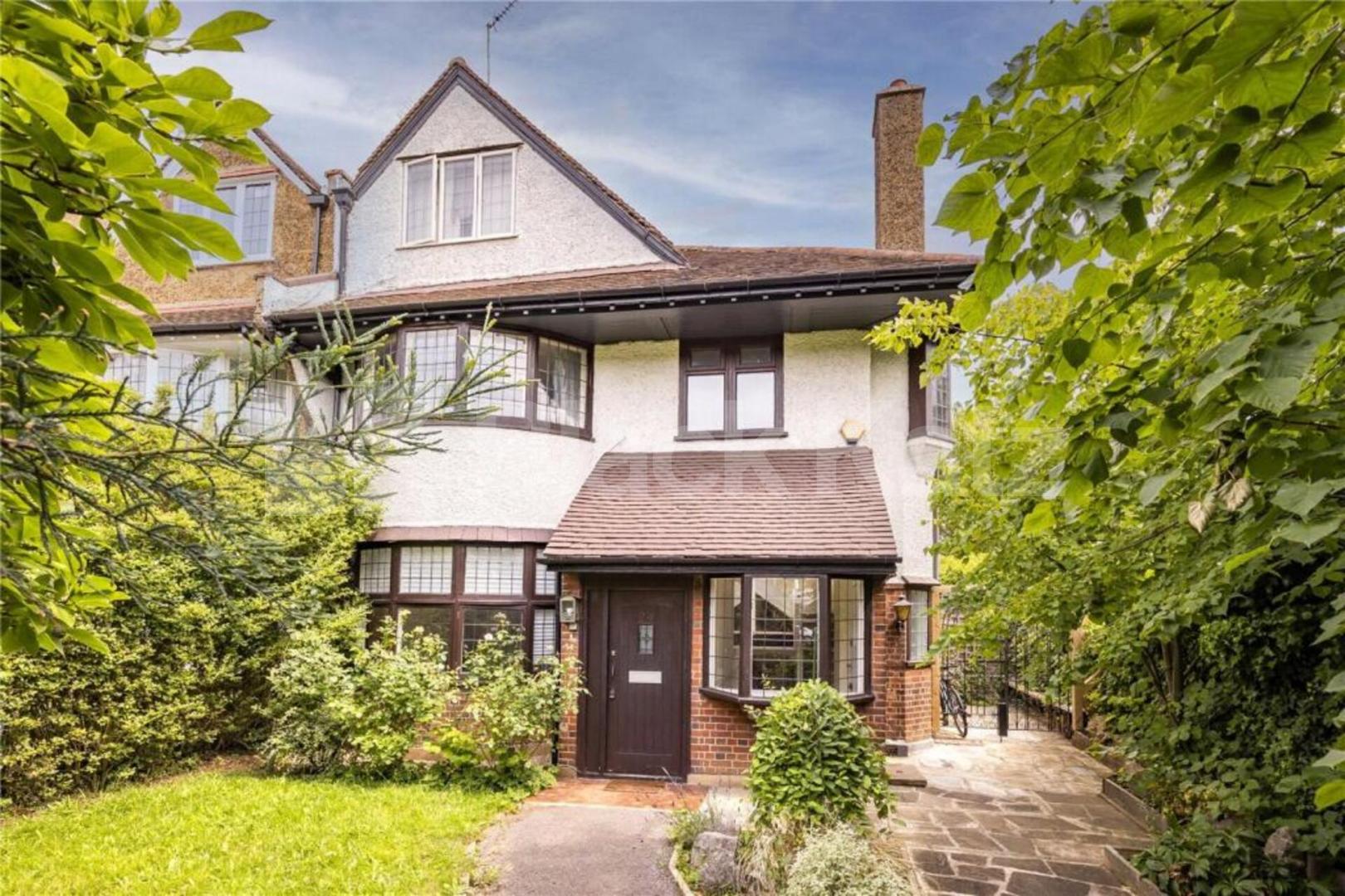 Beautiful two double bedroom property set in an amazing location  Great North Road, Highgate / East Finchley 