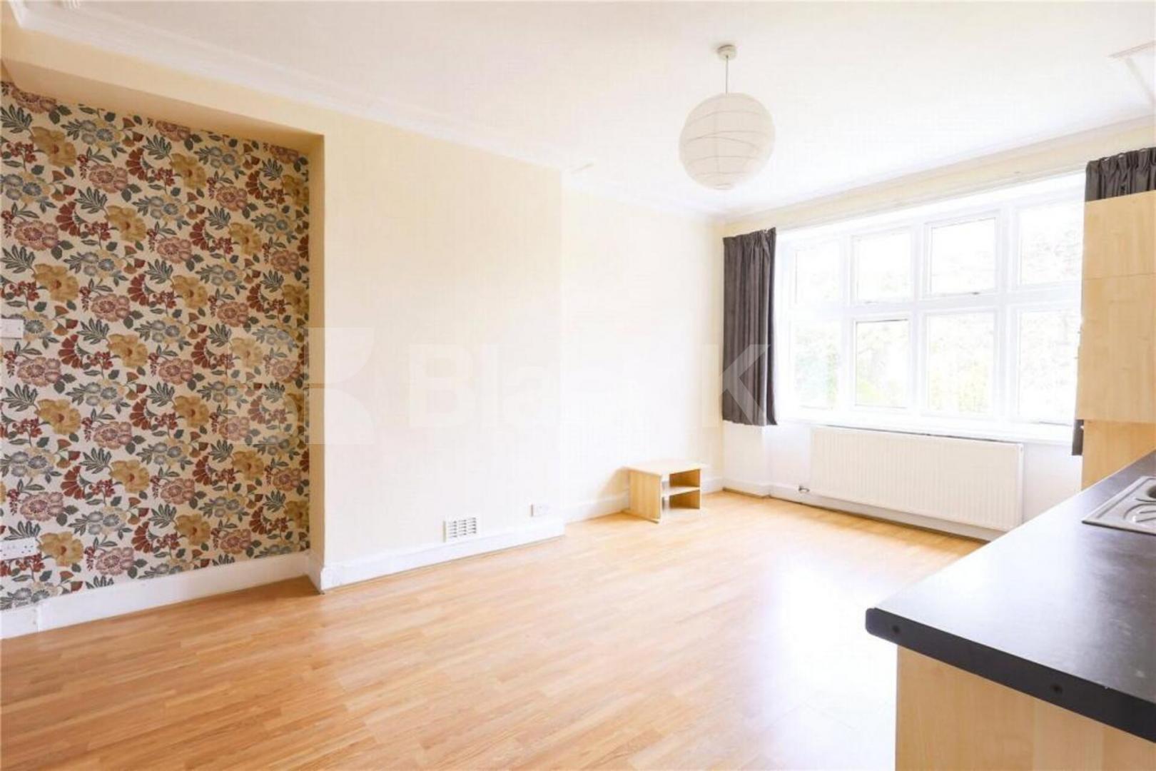 2 bedroom property sandwiched between East finchley and Highgate  Great North Road, Highgate / East Finchley 