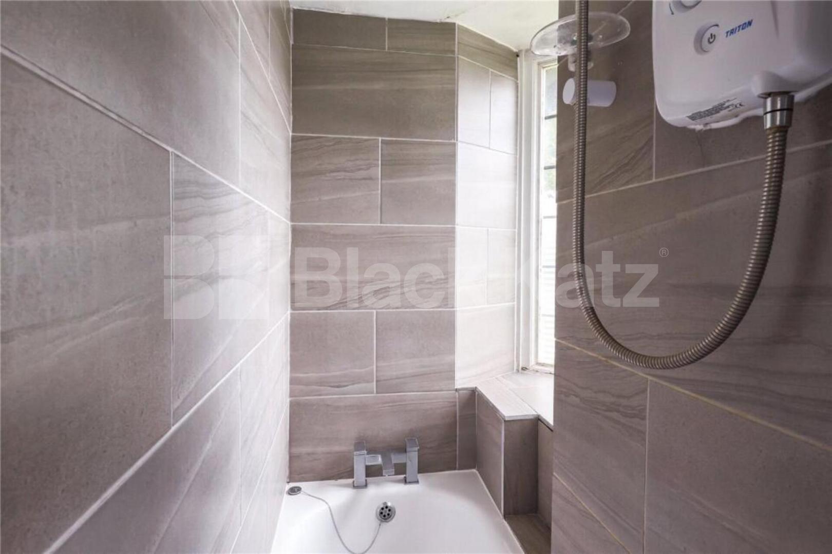 2 bedroom property sandwiched between East finchley and Highgate  Great North Road, Highgate / East Finchley 