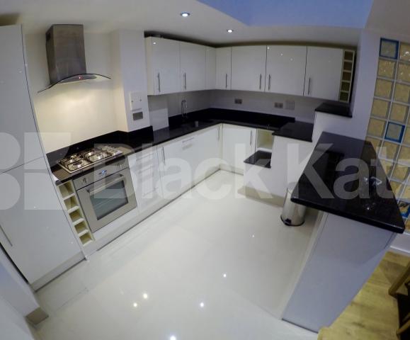 			LET, 3 Bedroom, 1 bath, 1 reception Penthouse			 Webber Street., Waterloo/Southwark.