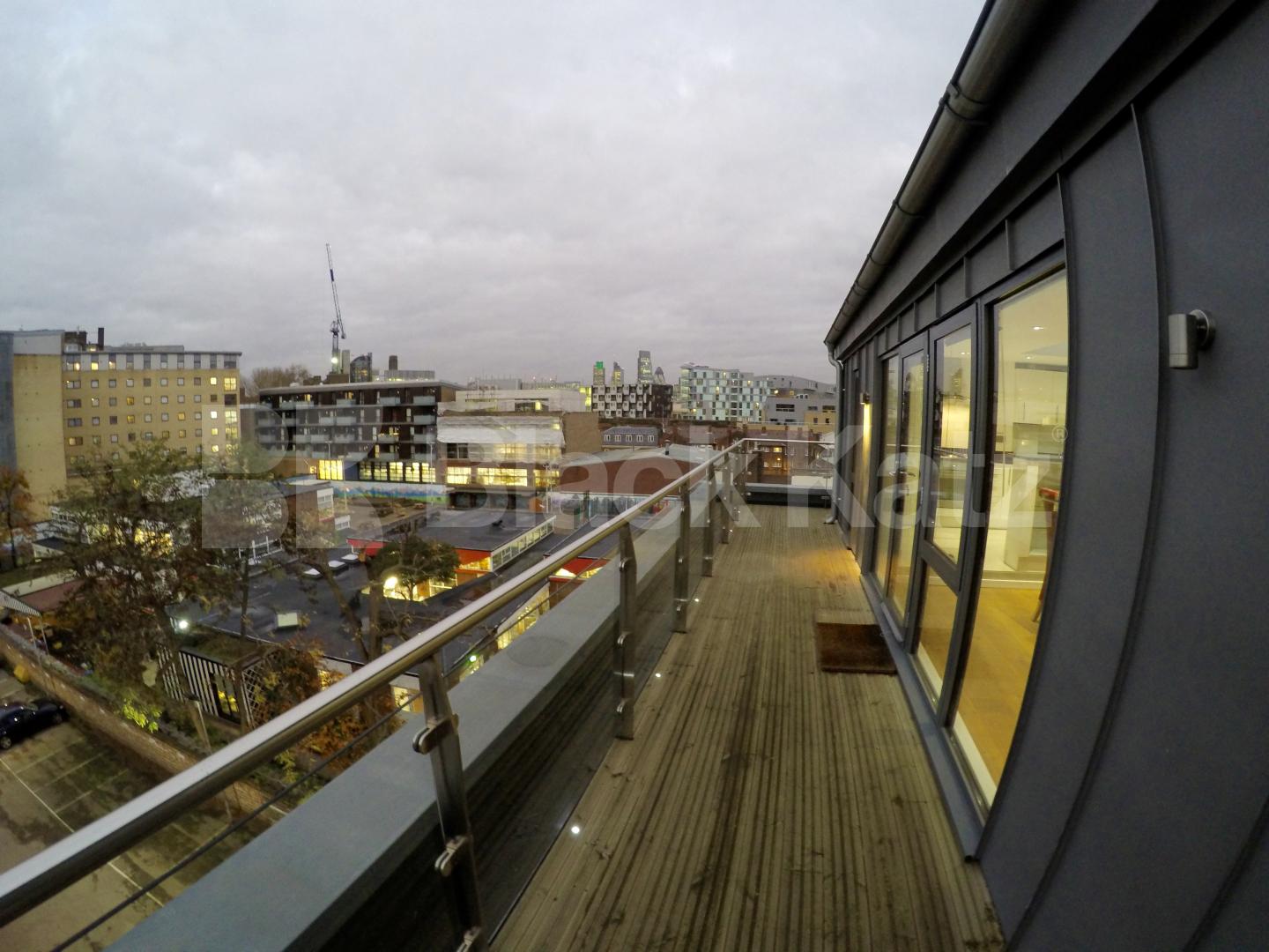 			LET, 3 Bedroom, 1 bath, 1 reception Penthouse			 Webber Street., Waterloo/Southwark.