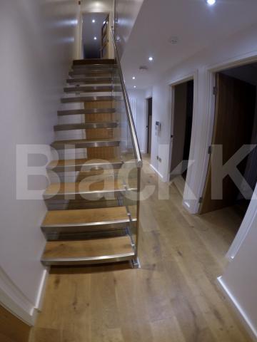 			LET, 3 Bedroom, 1 bath, 1 reception Penthouse			 Webber Street., Waterloo/Southwark.
