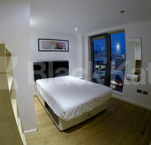 			LET, 3 Bedroom, 1 bath, 1 reception Penthouse			 Webber Street., Waterloo/Southwark.