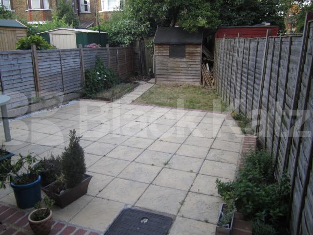 			LET BY BLACK KATZ, 4 Bedroom, 1 bath, 1 reception House			 Keston Road, Turnpike Lane