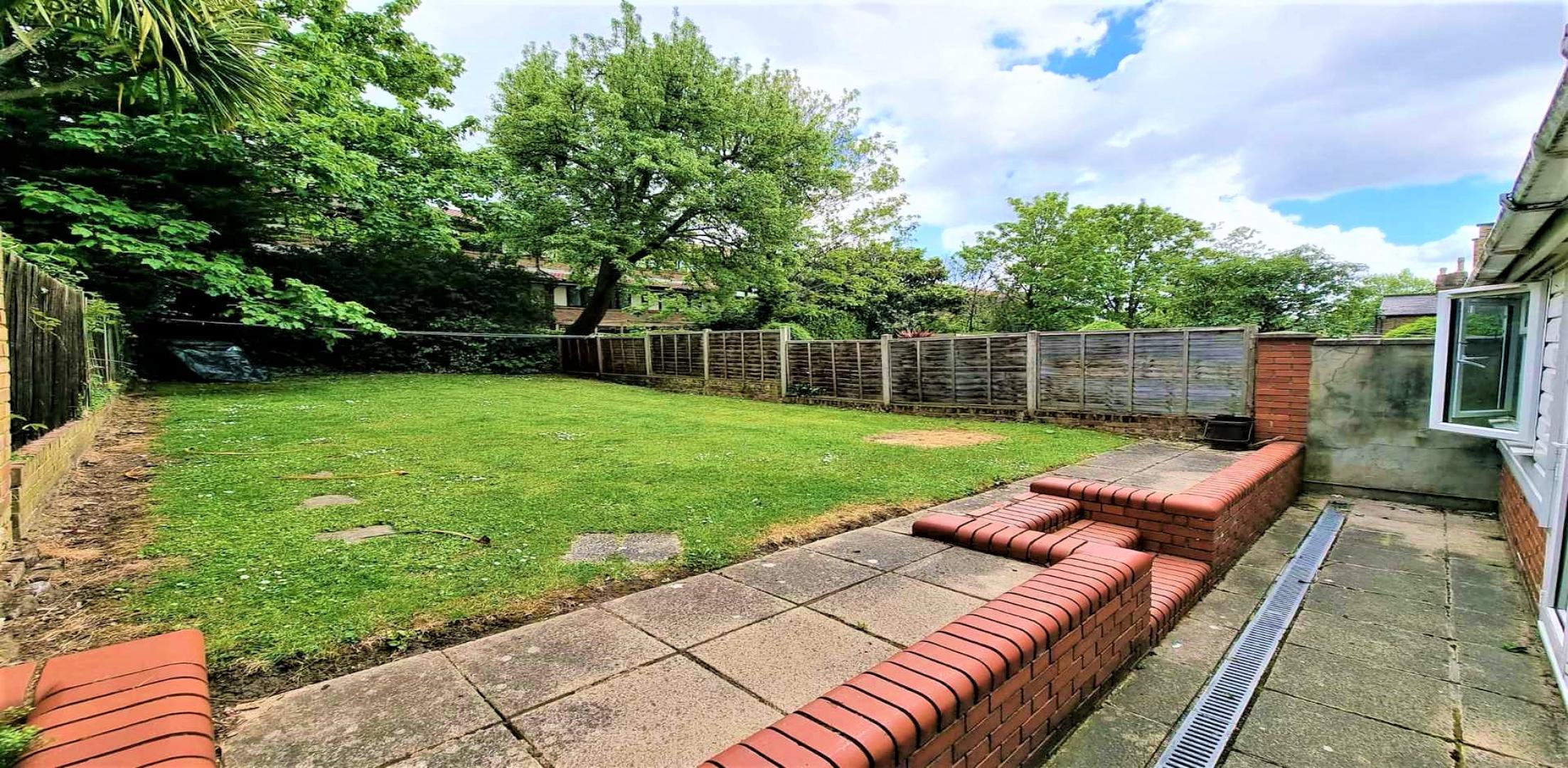 			3 Bedroom, 2 bath, 1 reception Semi-Detached House			 Charmian Avenue, QUEENSBURY