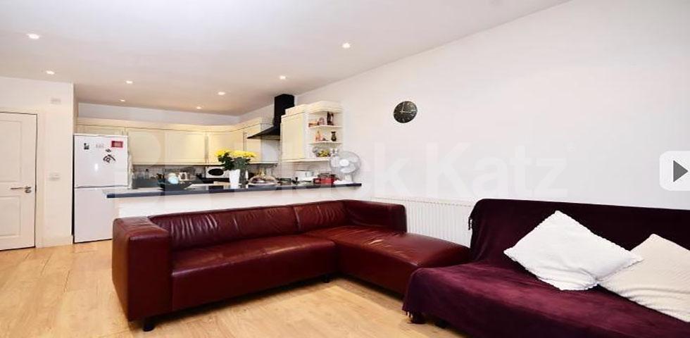 			NEW INSTRUCTION, 4 Bedroom, 1 bath, 1 reception Maisonette			 Grange Road, London Bridge / Bermondsey